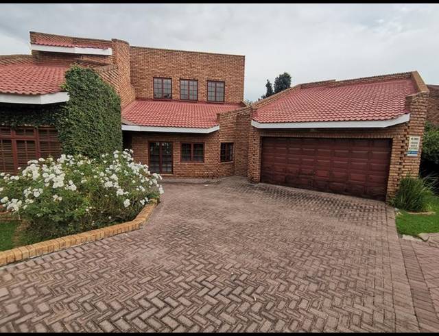 4 BEDROOM HOUSE FOR SALE IN VANDERBIJLPARK SW 5